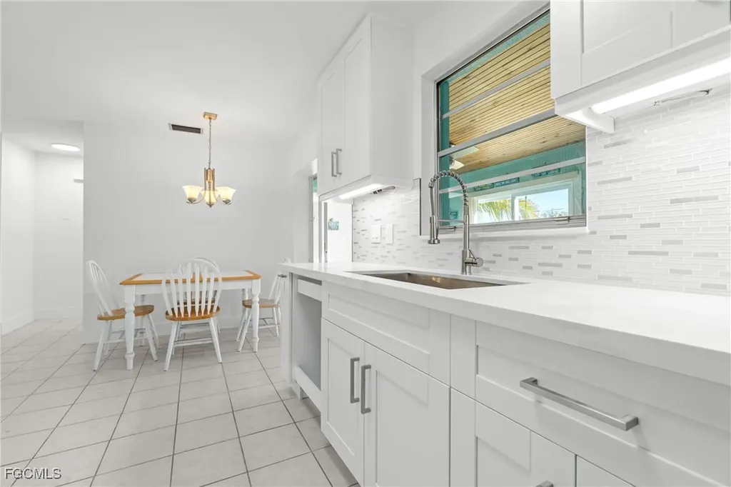 11828 Island Avenue Matlacha FL 33993