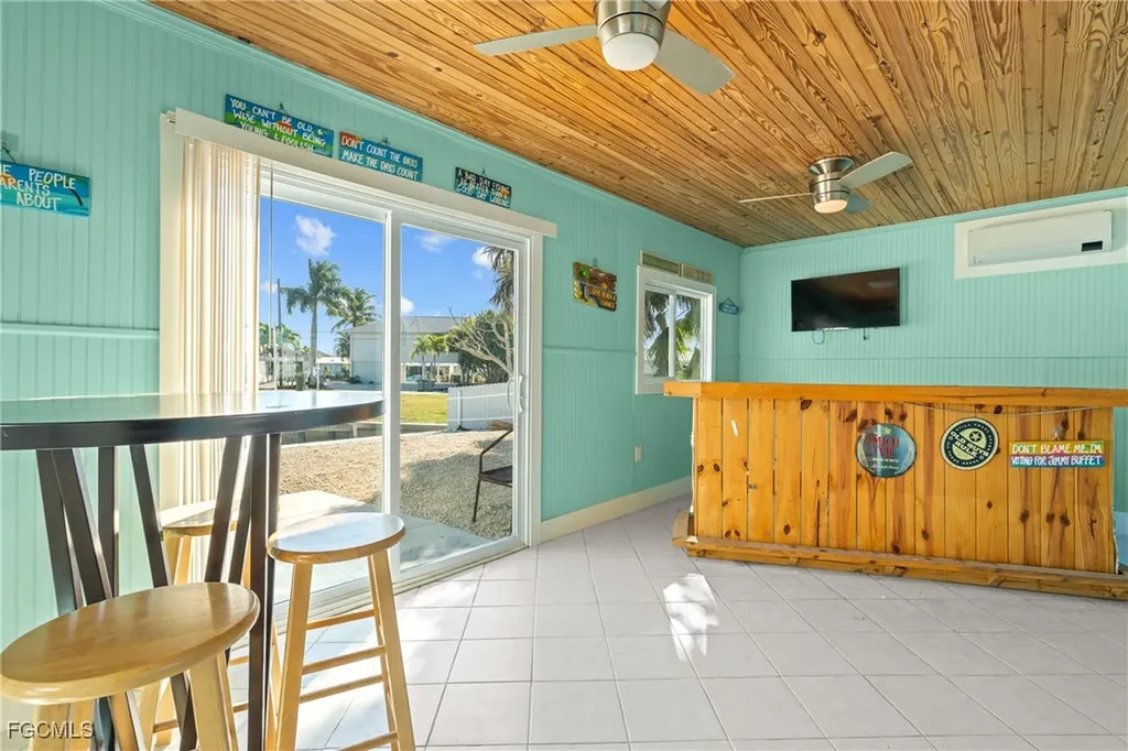 11828 Island Avenue Matlacha FL 33993