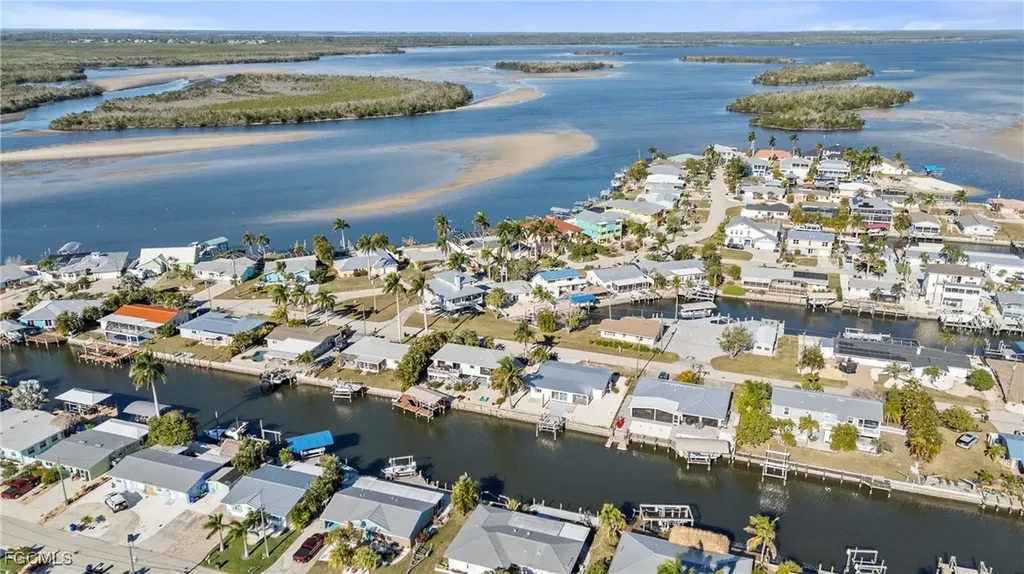 11828 Island Avenue Matlacha FL 33993