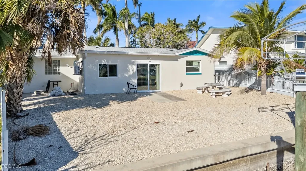 11828 Island Avenue Matlacha FL 33993