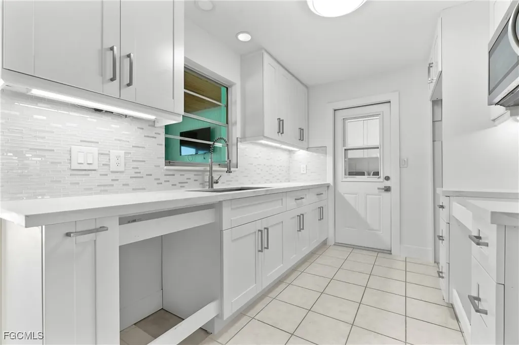 11828 Island Avenue Matlacha FL 33993