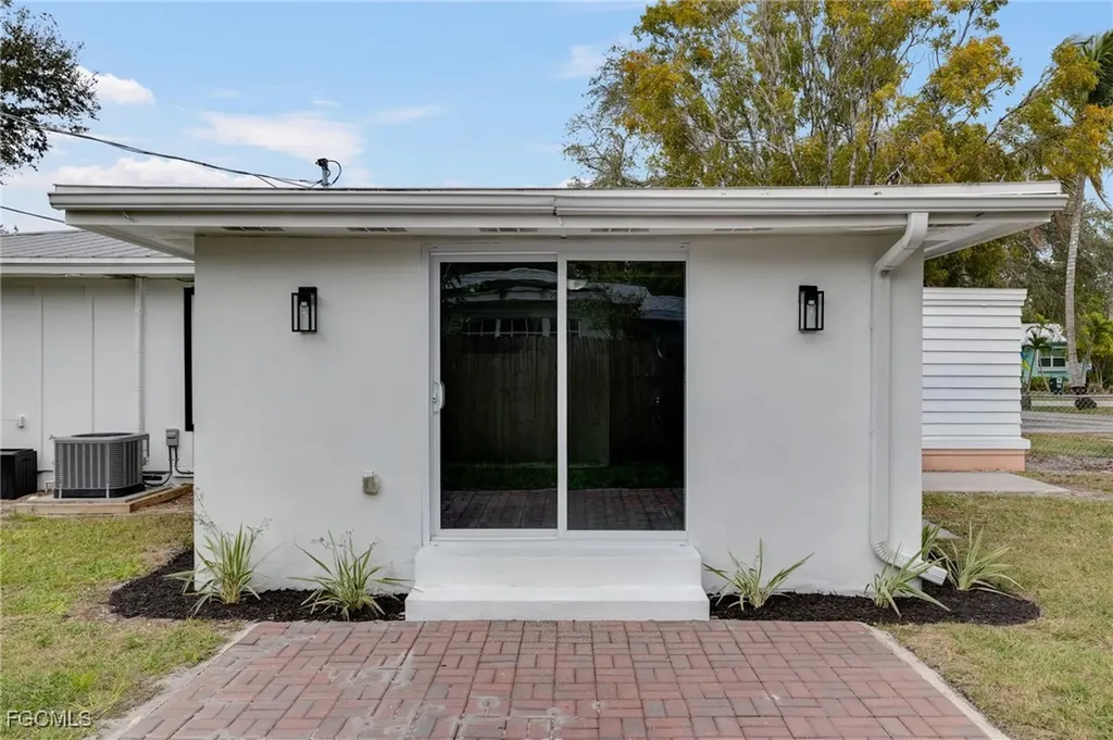 1542 Coconut Drive Fort Myers FL 33901