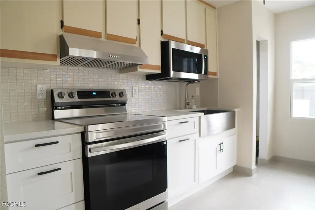 48 W North Shore Avenue North Fort Myers FL 33903