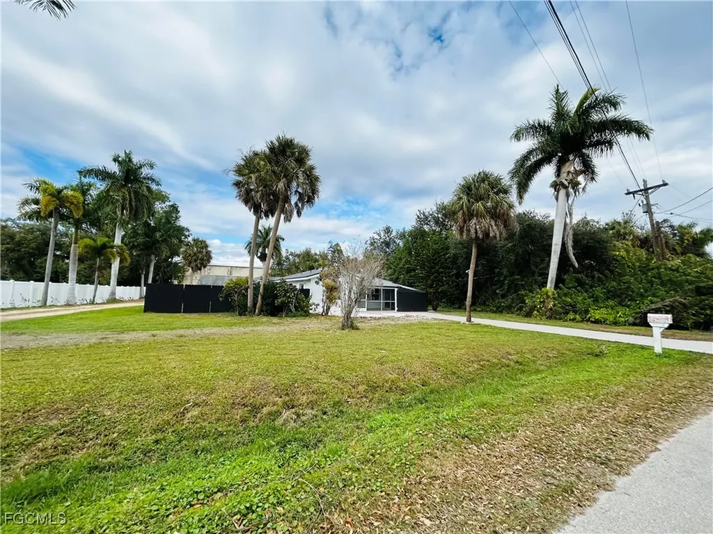 48 W North Shore Avenue North Fort Myers FL 33903