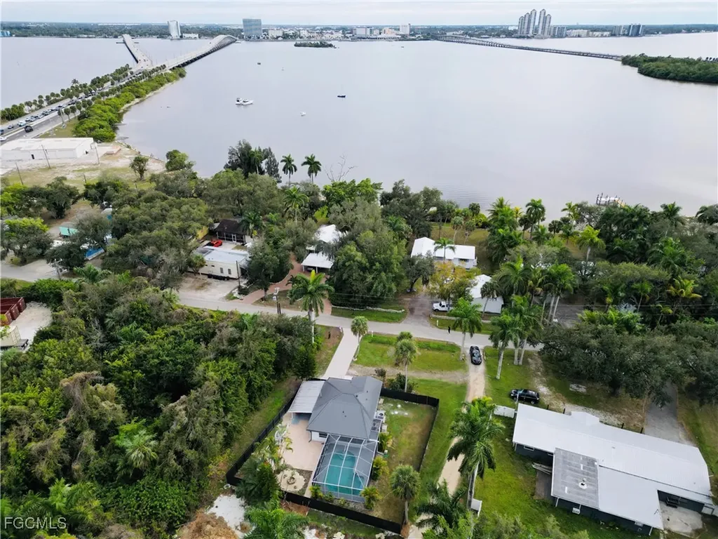 48 W North Shore Avenue North Fort Myers FL 33903