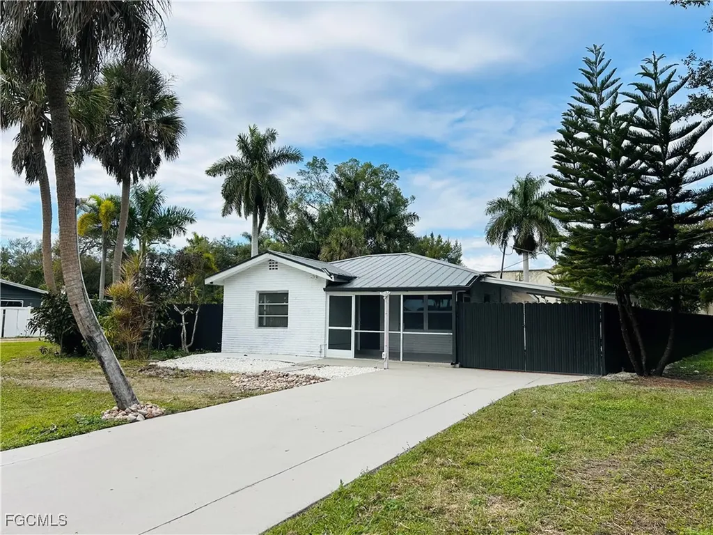 48 W North Shore Avenue North Fort Myers FL 33903