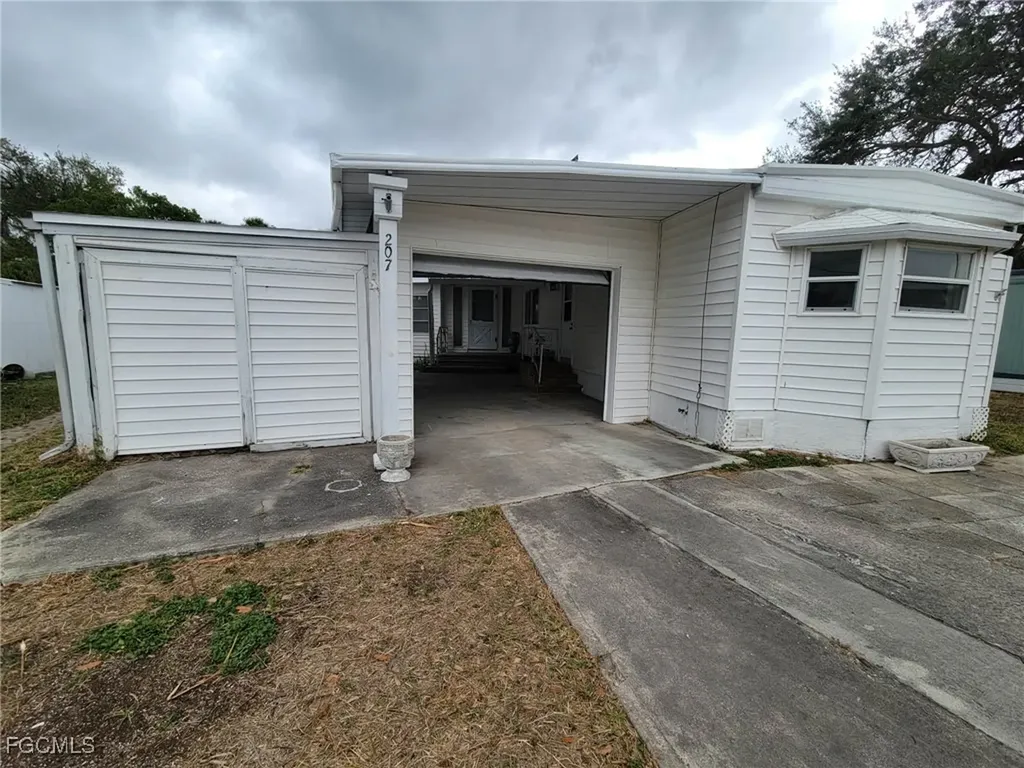 207 Lantern Lane North Fort Myers FL 33917