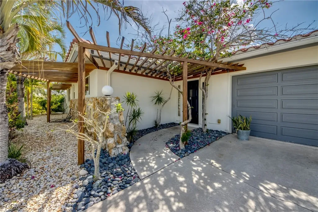 2701 Bruce Street Matlacha FL 33993