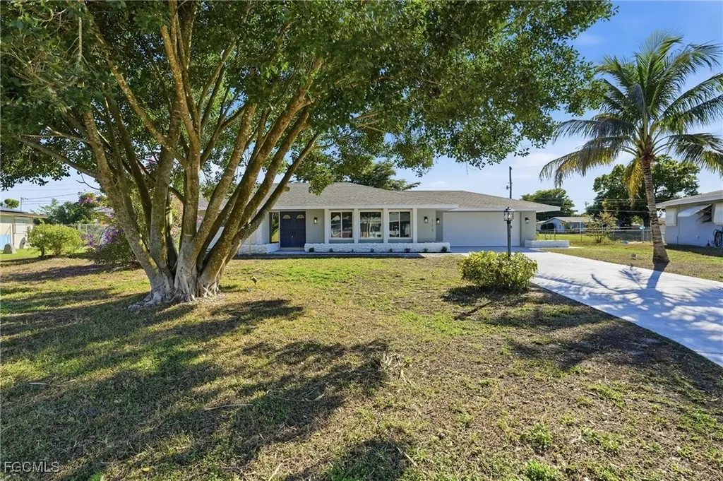 113 E Lake Drive Lehigh Acres FL 33936