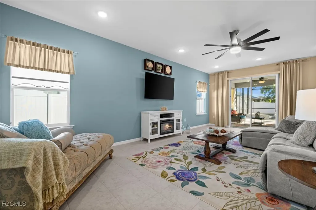 2213 SW 7th Place Cape Coral FL 33991