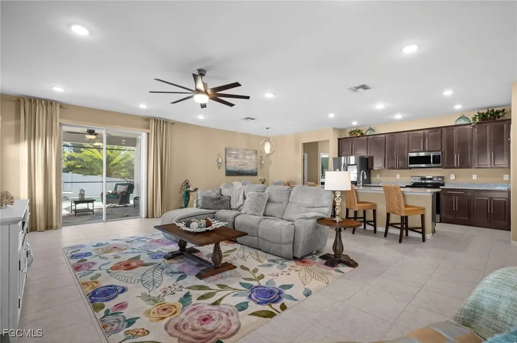2213 SW 7th Place Cape Coral FL 33991