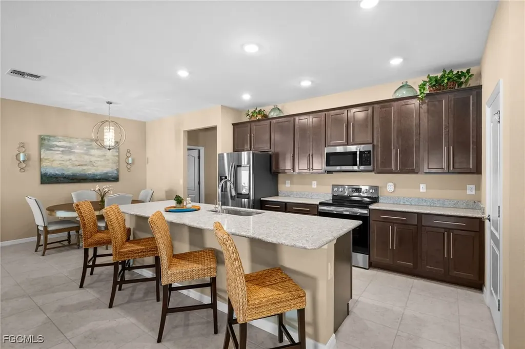 2213 SW 7th Place Cape Coral FL 33991