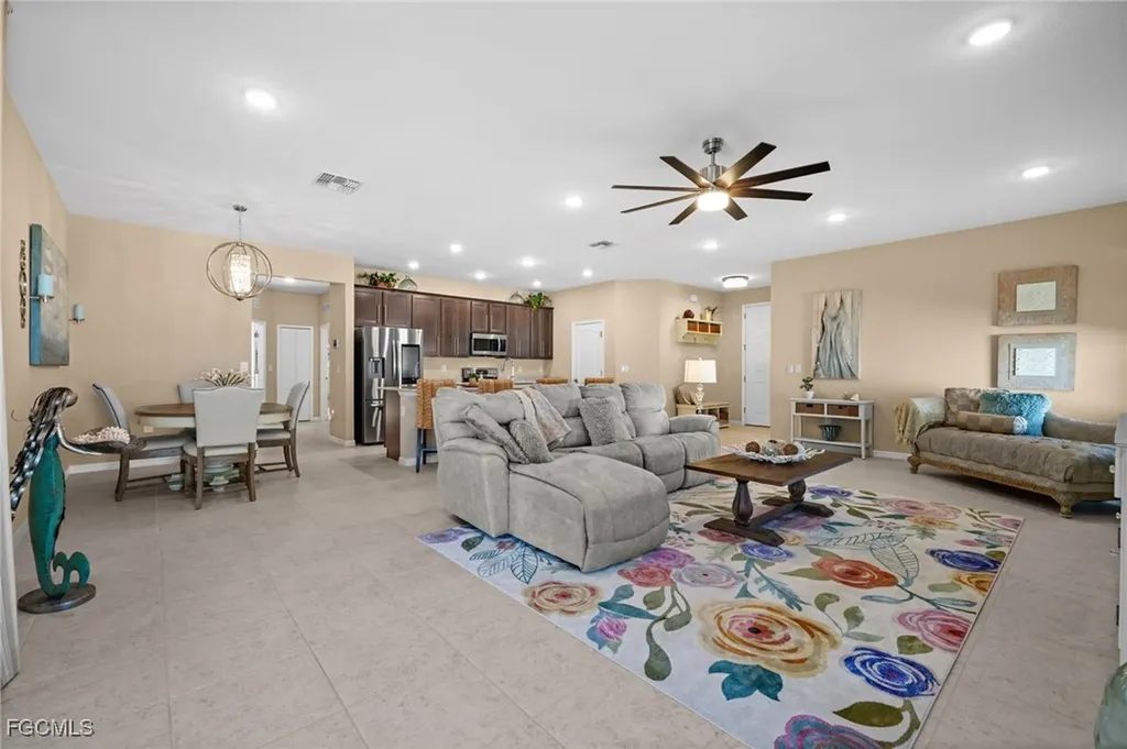 2213 SW 7th Place Cape Coral FL 33991