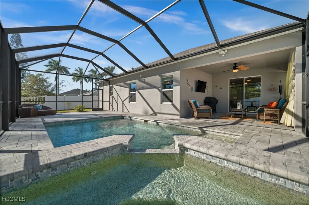 2213 SW 7th Place Cape Coral FL 33991
