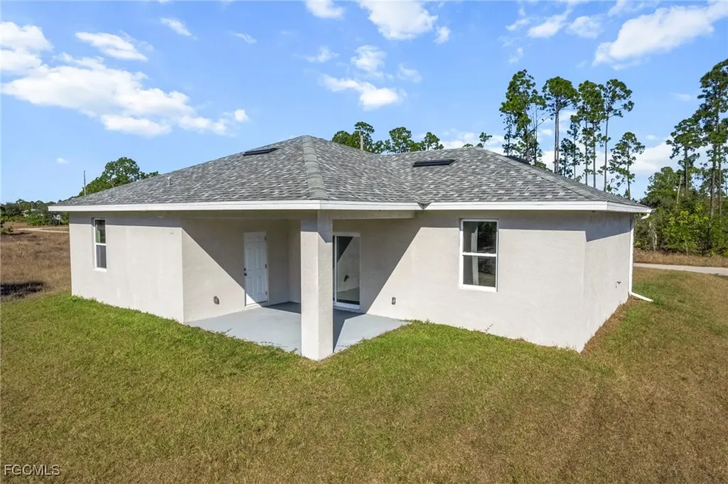 1252 Edna Street E Lehigh Acres FL 33974