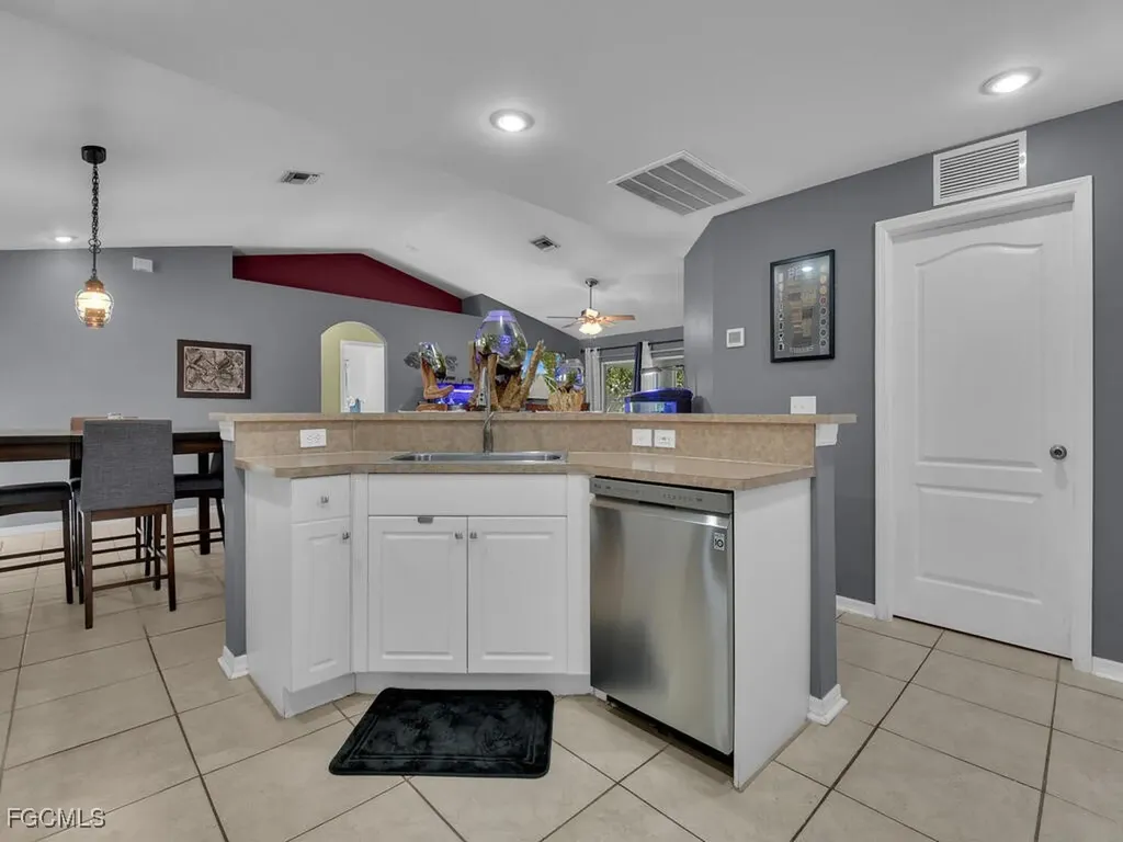 2609 NE 5th Avenue Cape Coral FL 33909