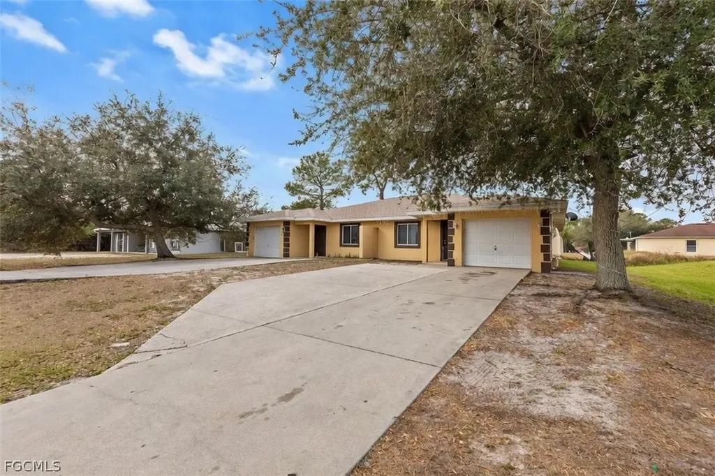 5113/5115 24th Street SW Lehigh Acres FL 33973