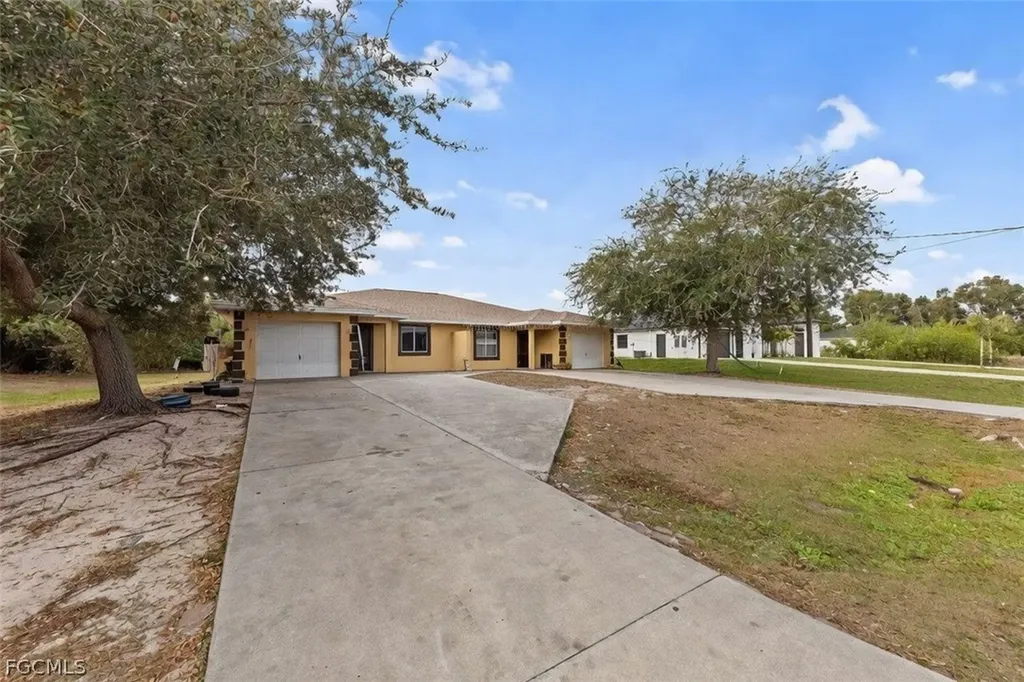 5113/5115 24th Street SW Lehigh Acres FL 33973