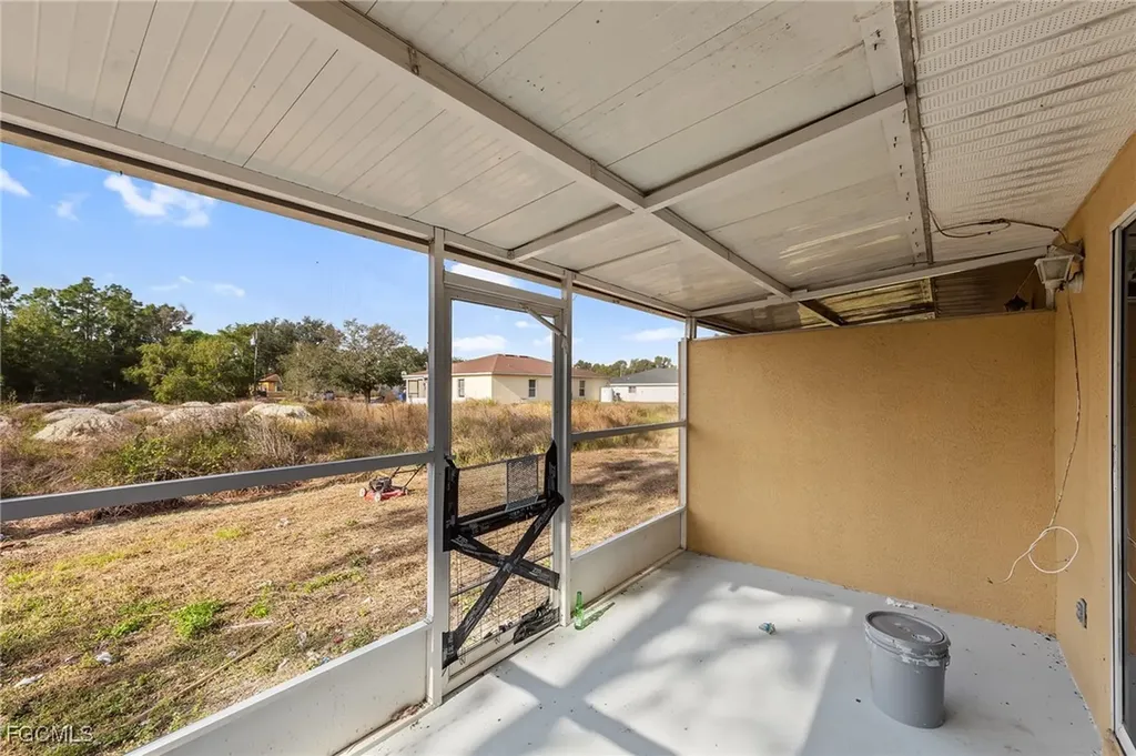 5113/5115 24th Street SW Lehigh Acres FL 33973