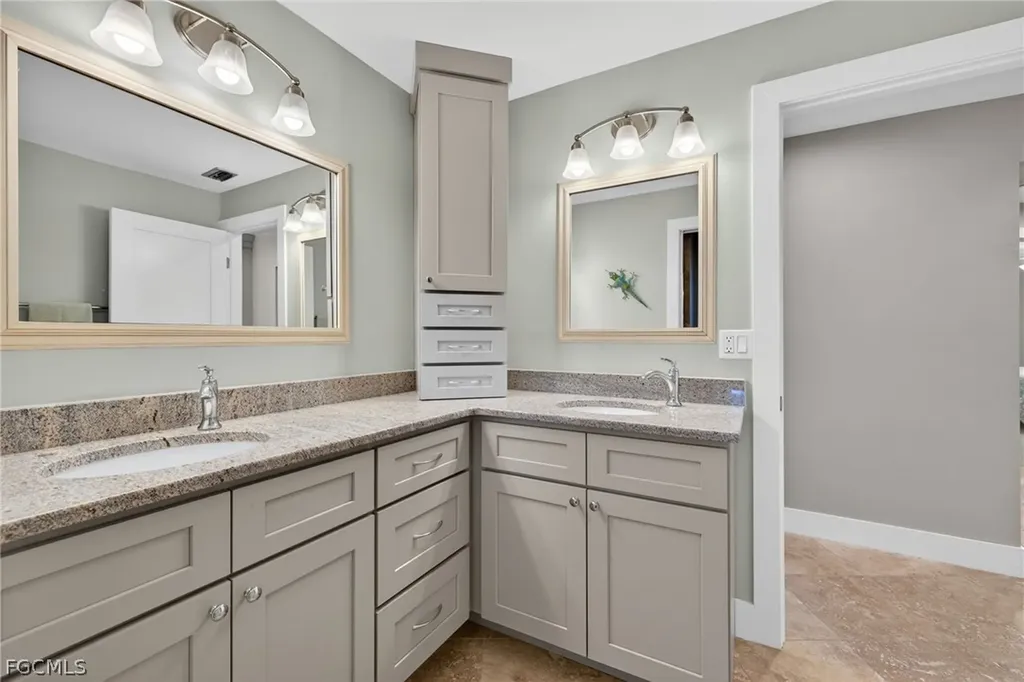 686 Emeril Court Sanibel FL 33957