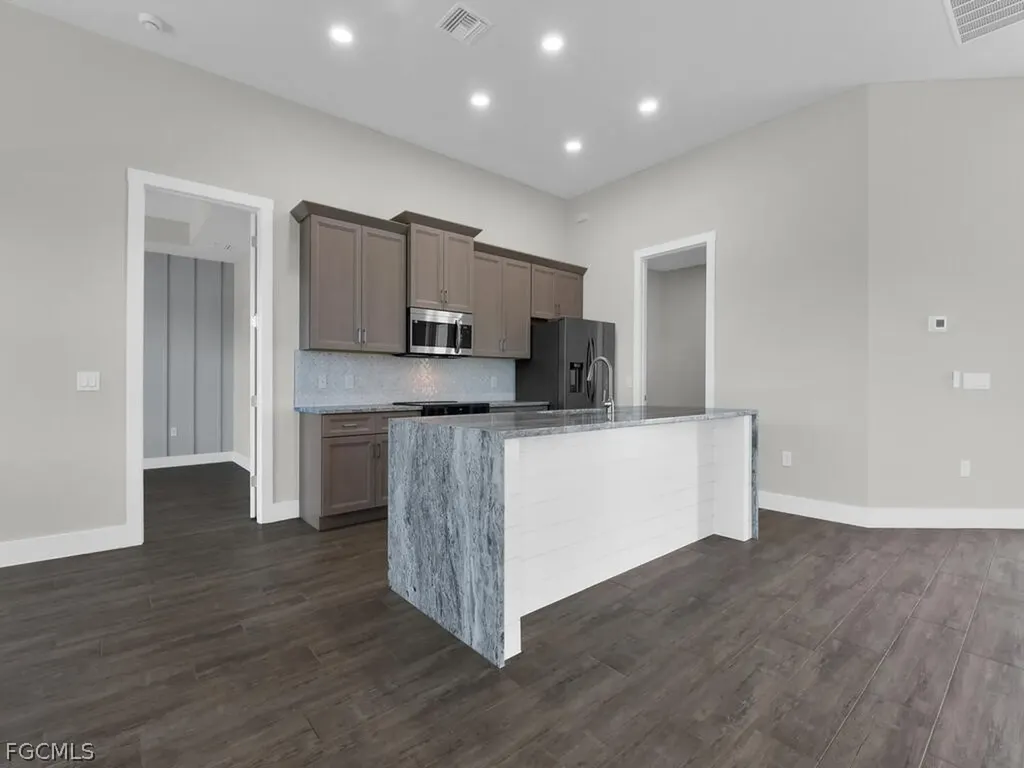 3025 NW 41st Place Cape Coral FL 33993