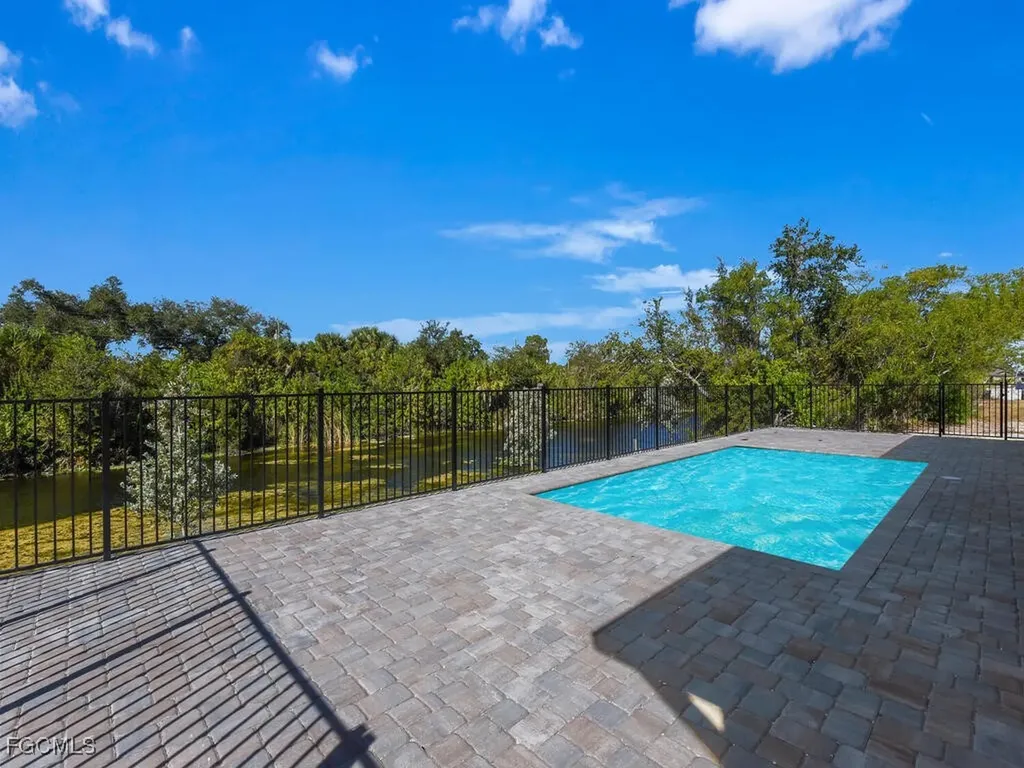 3025 NW 41st Place Cape Coral FL 33993