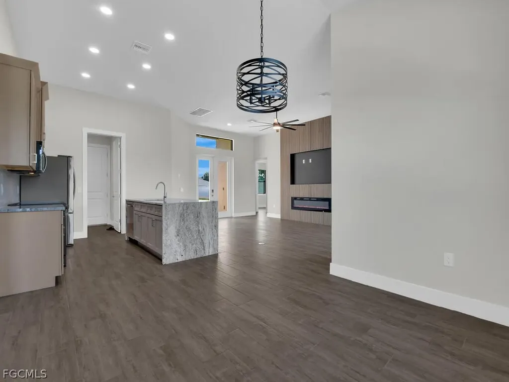 3025 NW 41st Place Cape Coral FL 33993