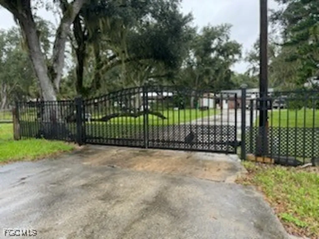 1221 SW Skates Street Arcadia FL 34266