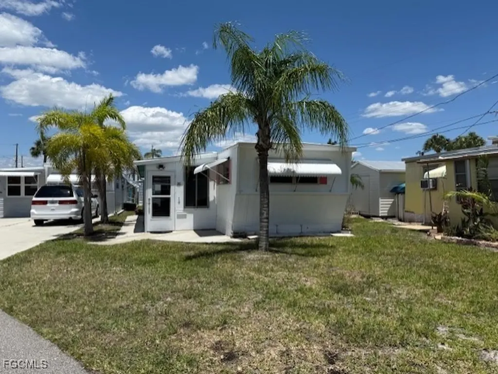5558 Palm Beach Boulevard Fort Myers FL 33905