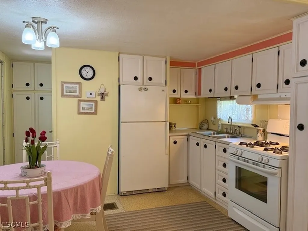 5558 Palm Beach Boulevard Fort Myers FL 33905