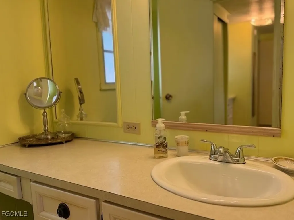 5558 Palm Beach Boulevard Fort Myers FL 33905