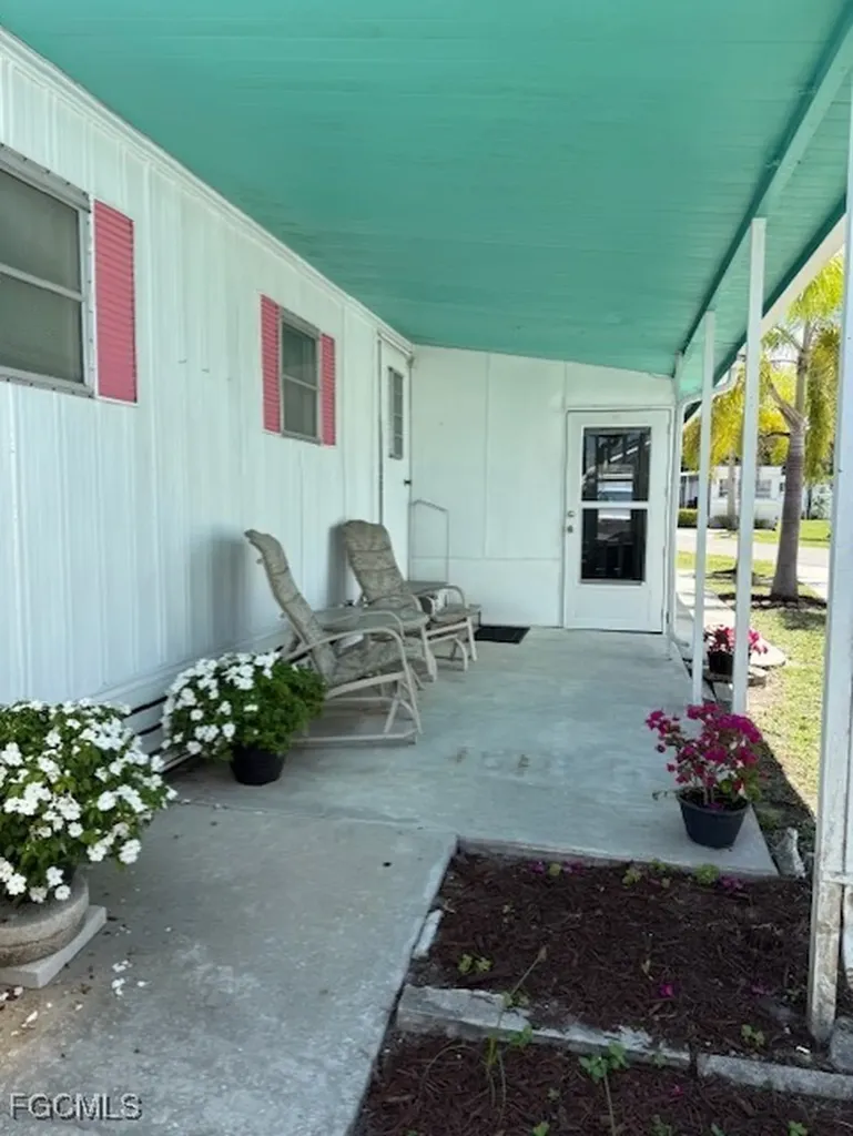 5558 Palm Beach Boulevard Fort Myers FL 33905