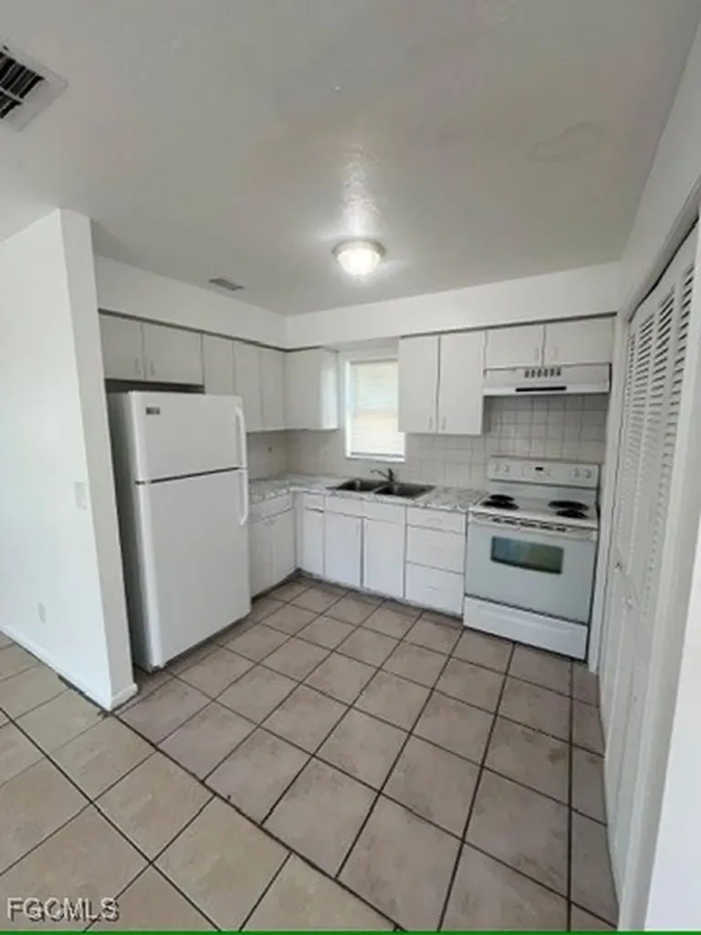 13861 1st Street Fort Myers FL 33905