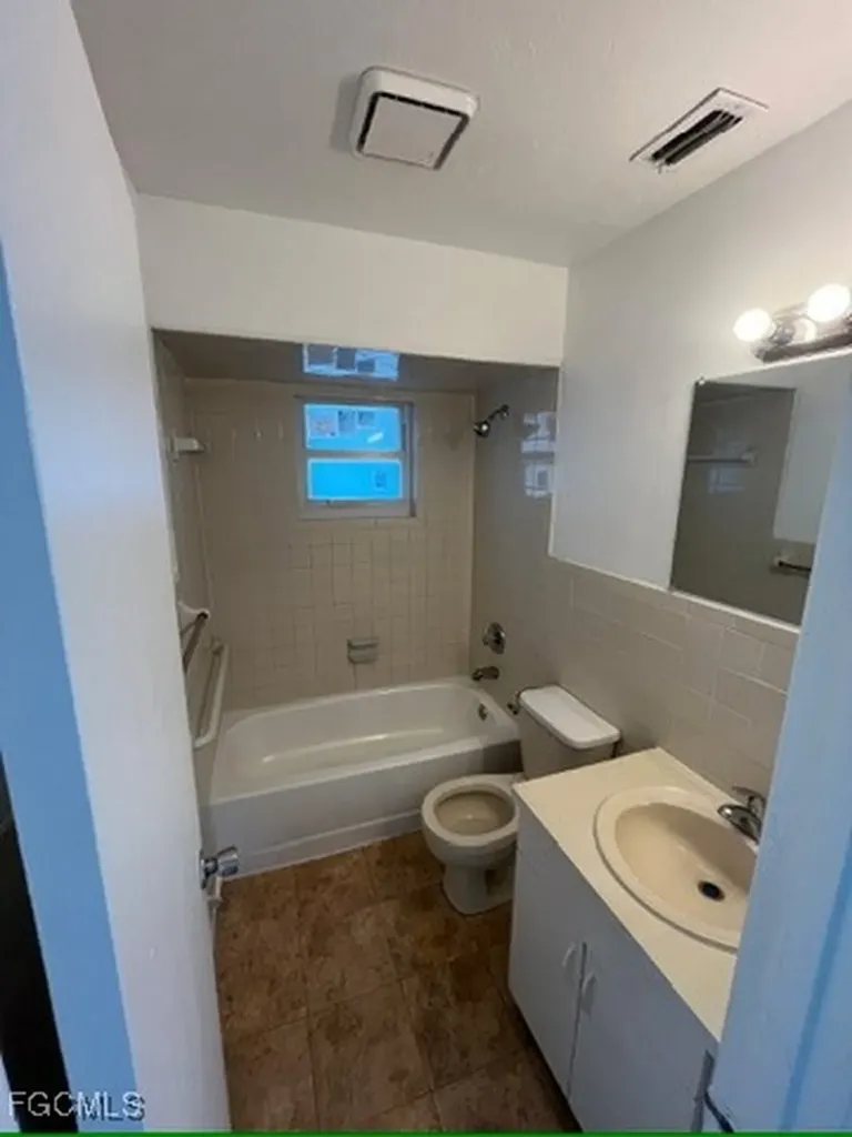 13861 1st Street Fort Myers FL 33905