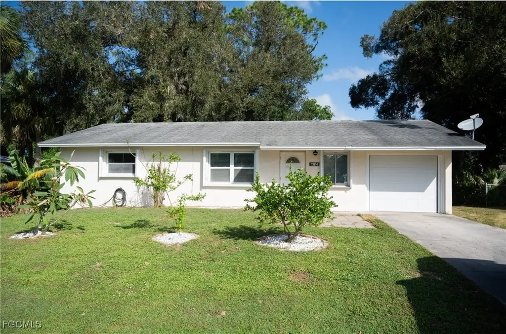 13914 Nassau Street Fort Myers FL 33905