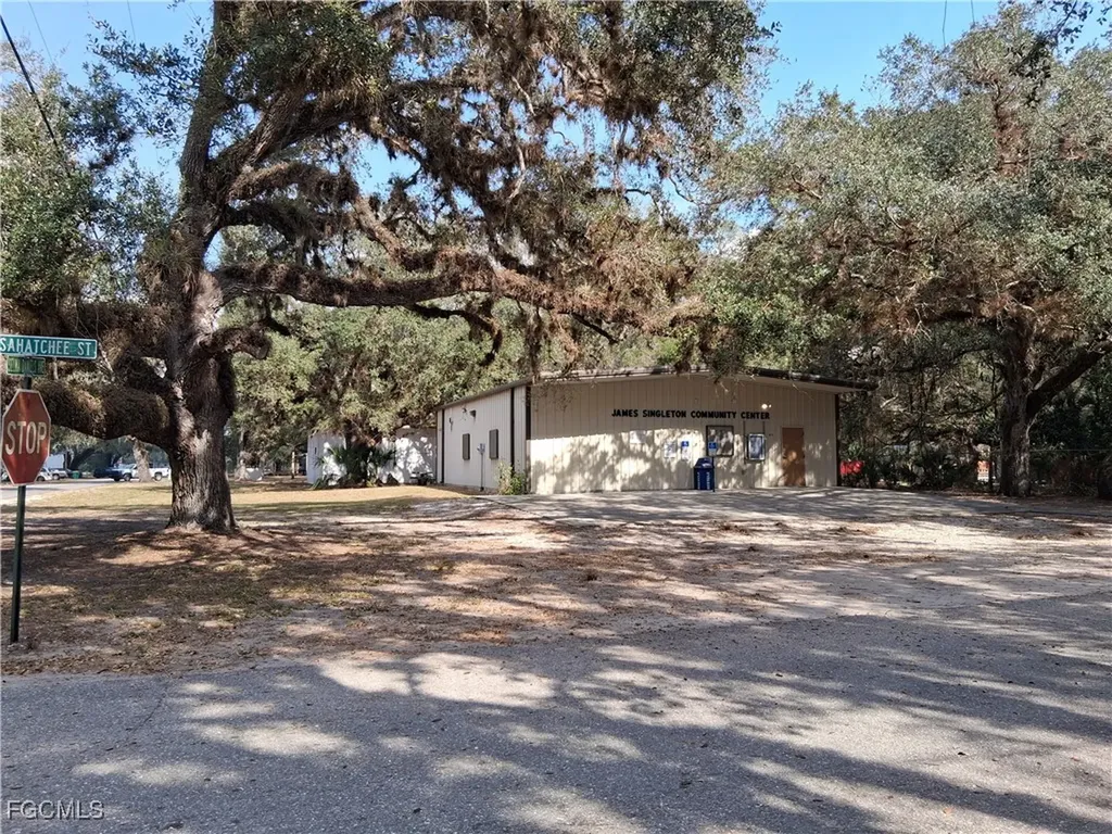 839 Caloosahatchee Avenue Labelle FL 33935