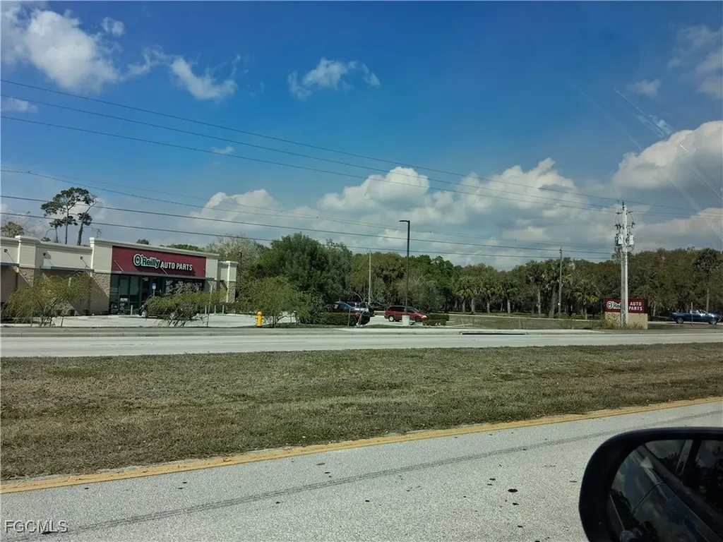871 Caloosahatchee Avenue Labelle FL 33935