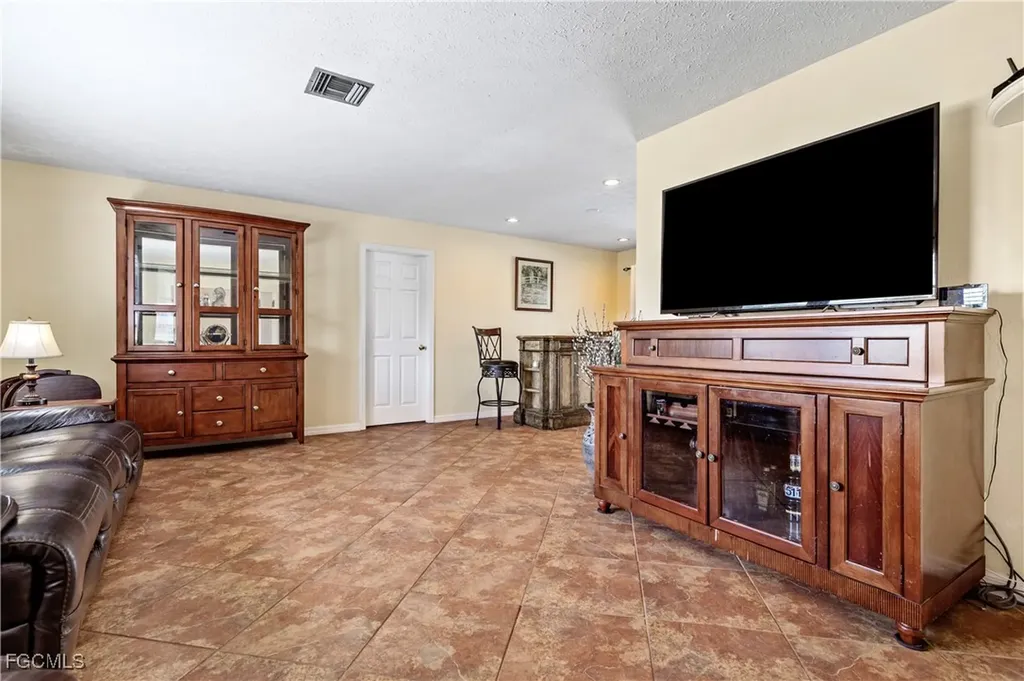 3802 SE 4th Avenue Cape Coral FL 33904