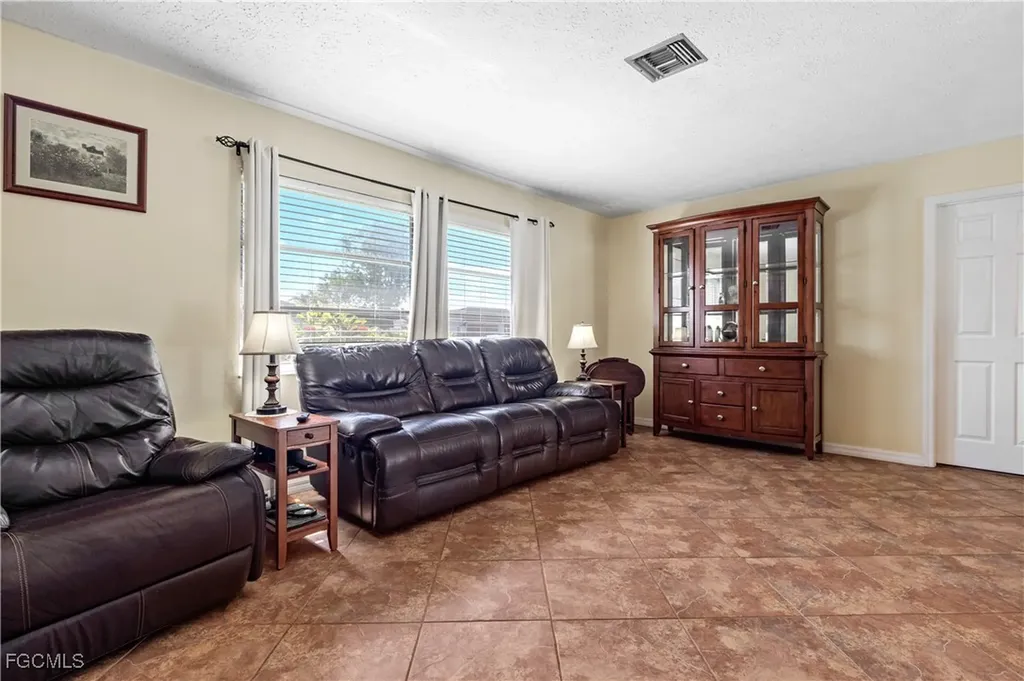 3802 SE 4th Avenue Cape Coral FL 33904
