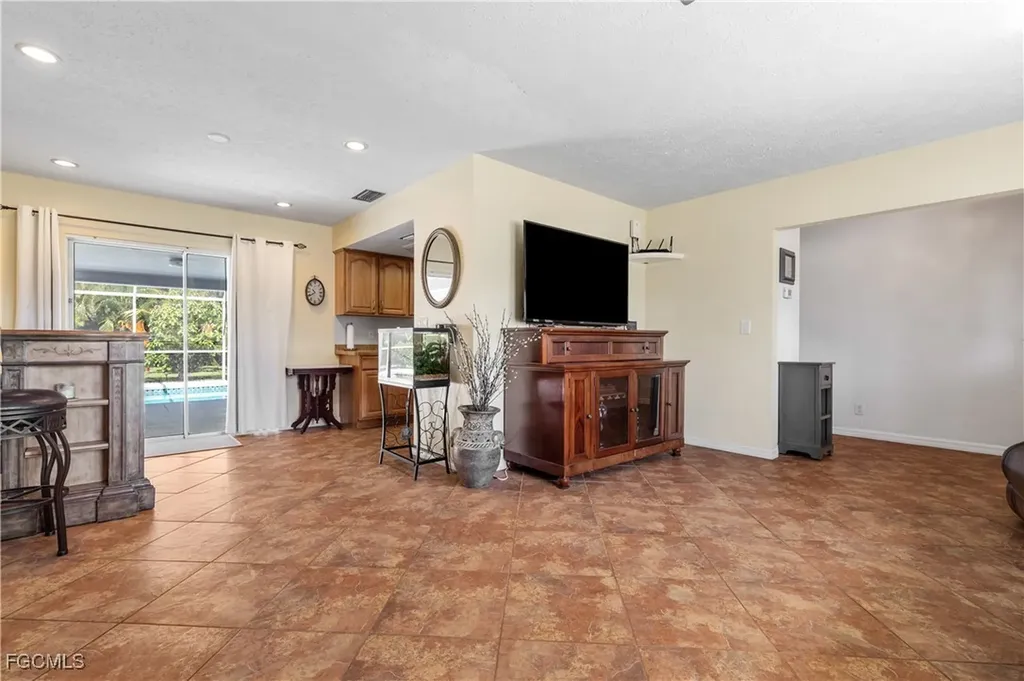 3802 SE 4th Avenue Cape Coral FL 33904