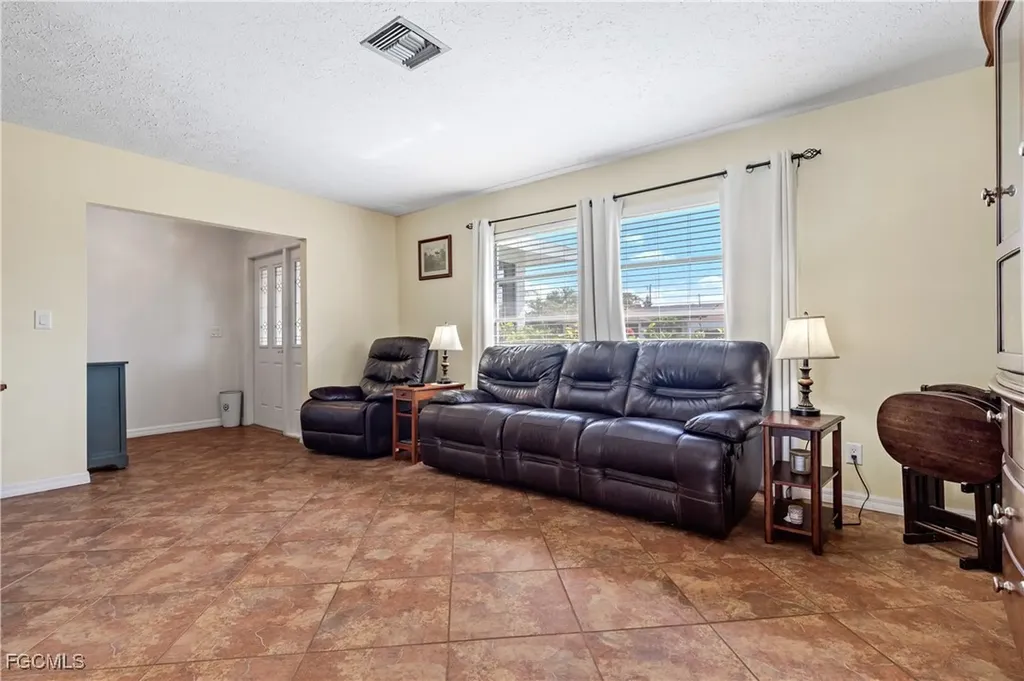 3802 SE 4th Avenue Cape Coral FL 33904
