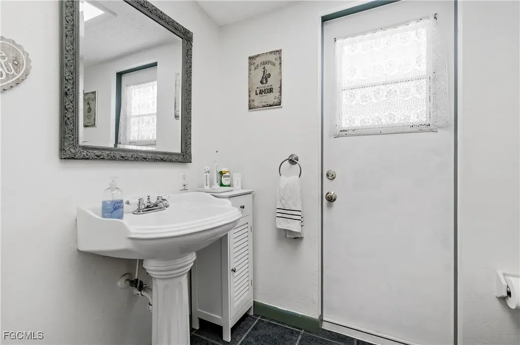 3802 SE 4th Avenue Cape Coral FL 33904