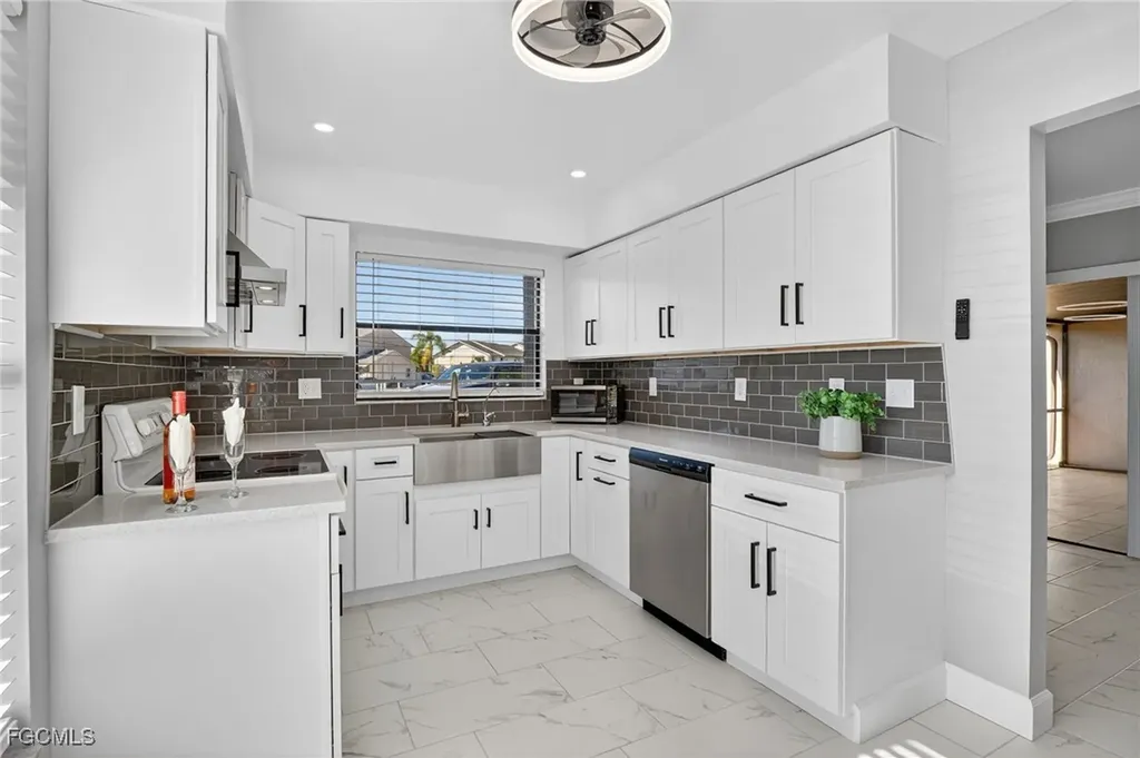 1209 SE 8th Street Cape Coral FL 33990