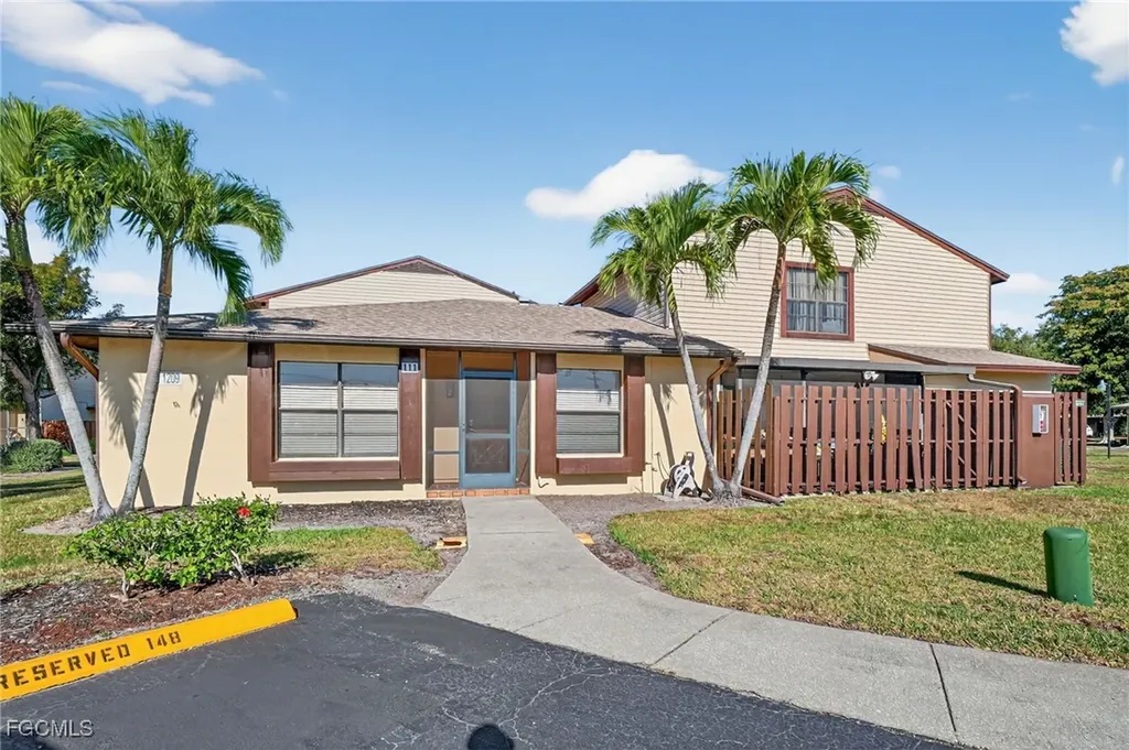 1209 SE 8th Street Cape Coral FL 33990