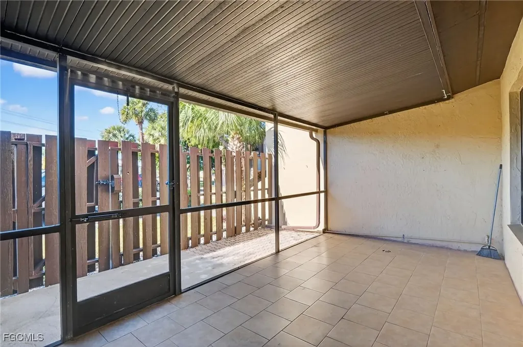 1209 SE 8th Street Cape Coral FL 33990