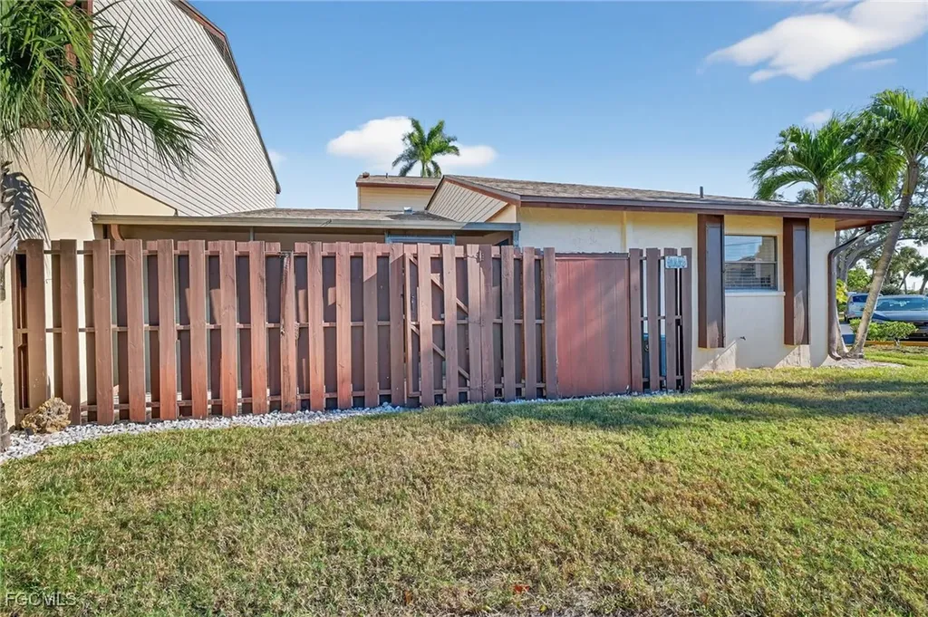 1209 SE 8th Street Cape Coral FL 33990