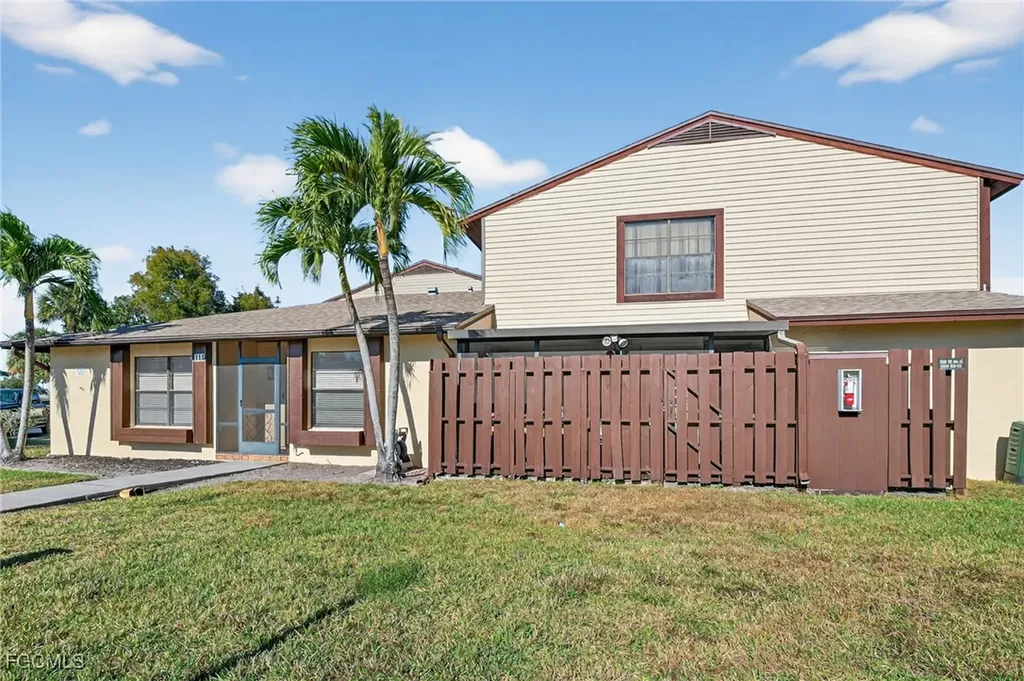 1209 SE 8th Street Cape Coral FL 33990