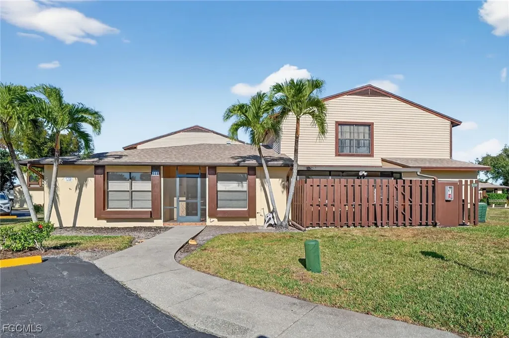 1209 SE 8th Street Cape Coral FL 33990