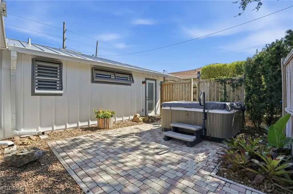 2306 NE 24th Avenue Cape Coral FL 33909