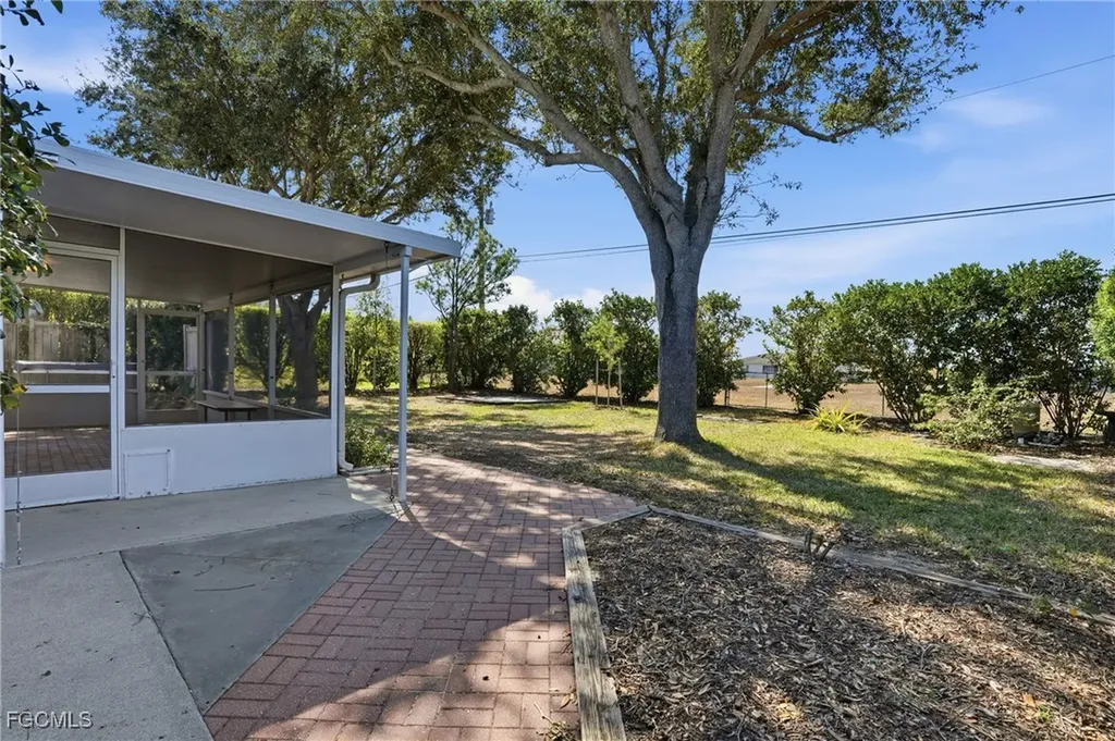2306 NE 24th Avenue Cape Coral FL 33909